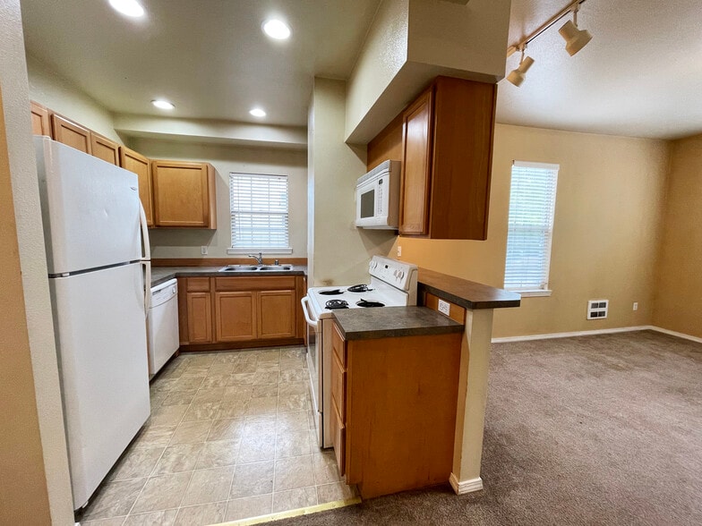 Building Photo - 1000 NE B St