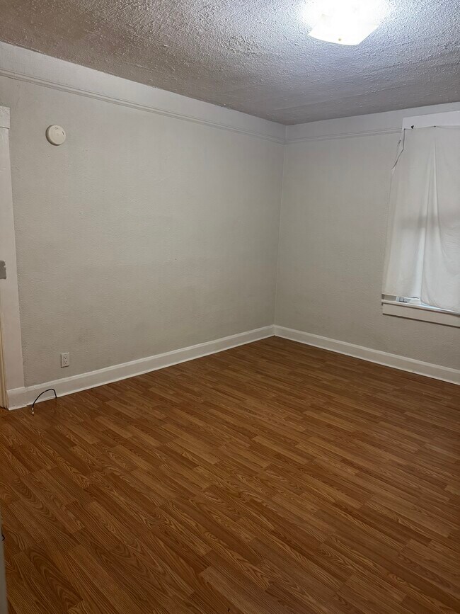 Building Photo - 220 Cedar St