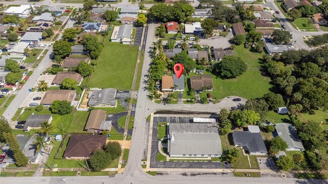 Building Photo - 2941 NW 11th Ct
