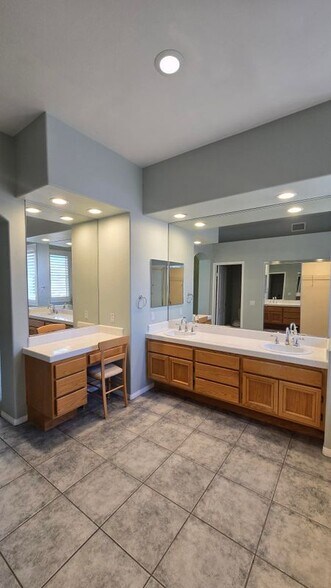 Building Photo - 1520 Upland Hills Dr S