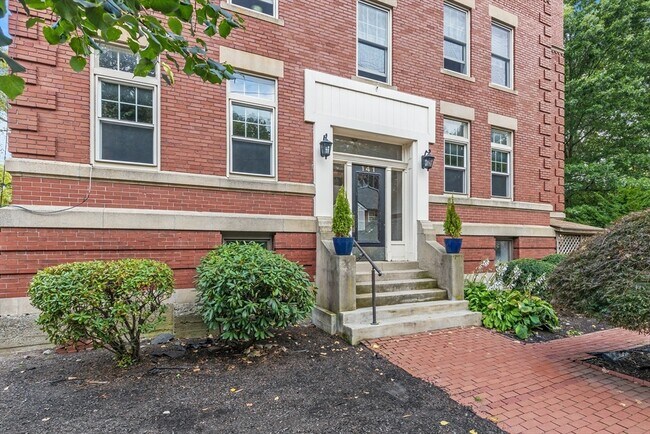 Building Photo - 141 Longwood Ave