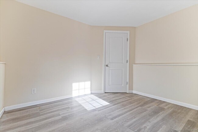 Building Photo - 3 Alscot Dr