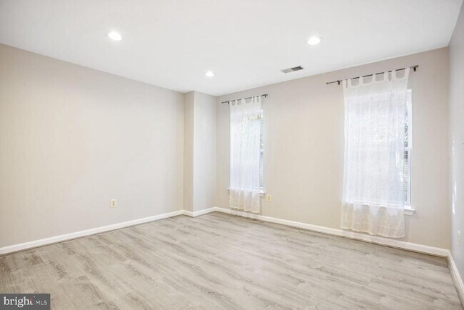 Building Photo - 1581 Leeds Castle Dr