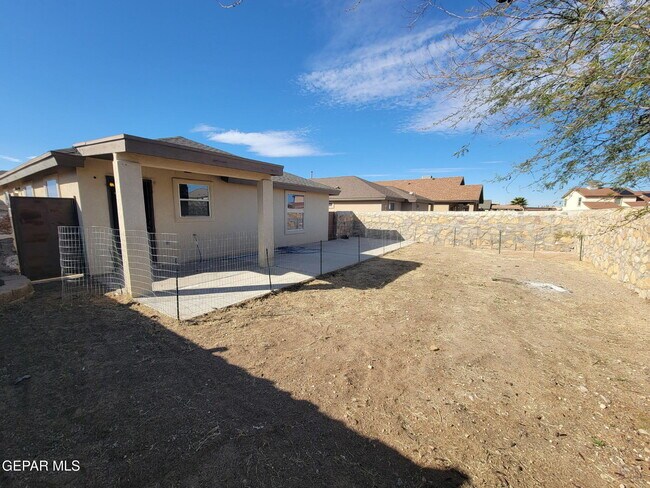 Building Photo - 2404 Escape Point St