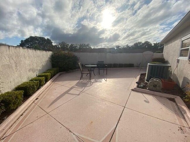 Building Photo - PERFECT FOR SNOWBIRDS-SHORT TERM RENTAL-DELIGHTFUL FURNISHED 2/2 COURTYARD VILLA IN THE VILLAGES