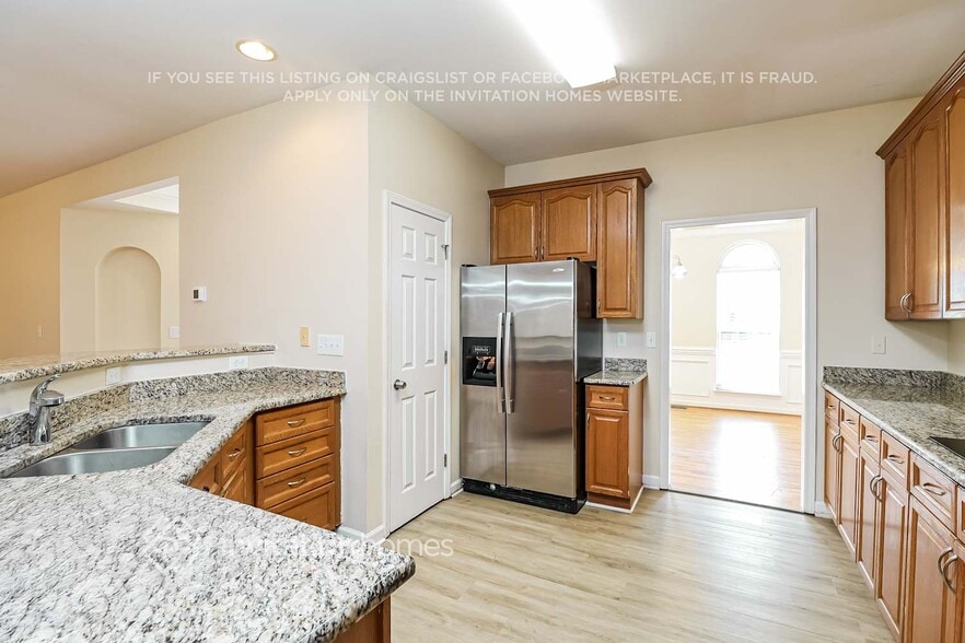 Building Photo - 1017 Briarmore Dr