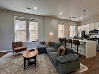 Building Photo - 736 N Throop St