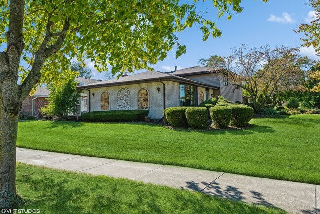 Primary Photo - 17000 Cherry Creek Ave