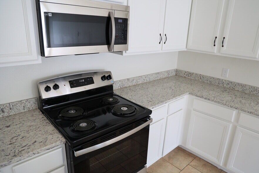 Building Photo - 13778 Sablesprings Ln