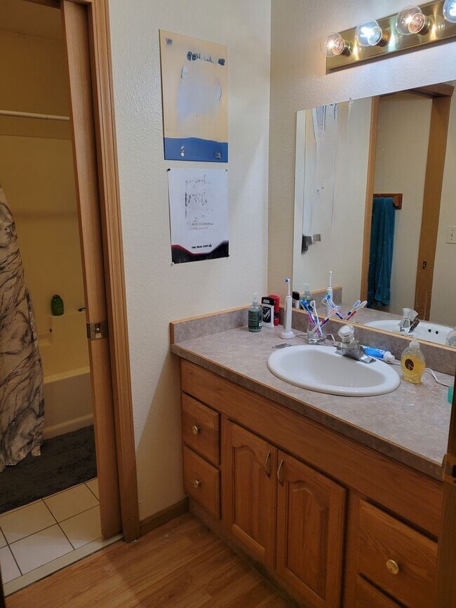 Building Photo - 5 Bedroom Duplex Unit