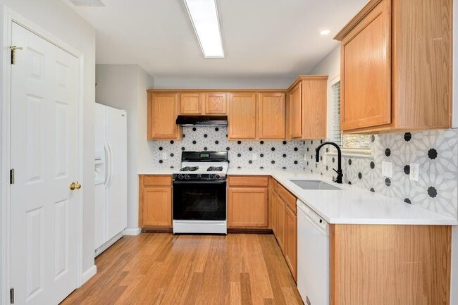 Building Photo - 9416 Bradner Dr