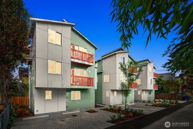 Building Photo - 6417 Ellis Ave S