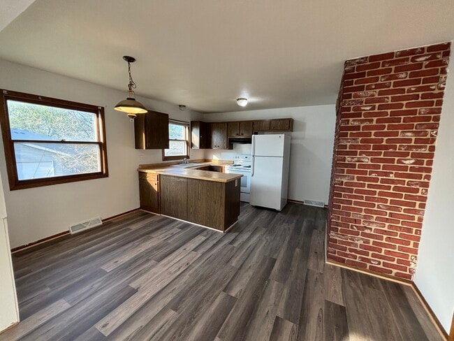 Building Photo - 503-505 N Moreland