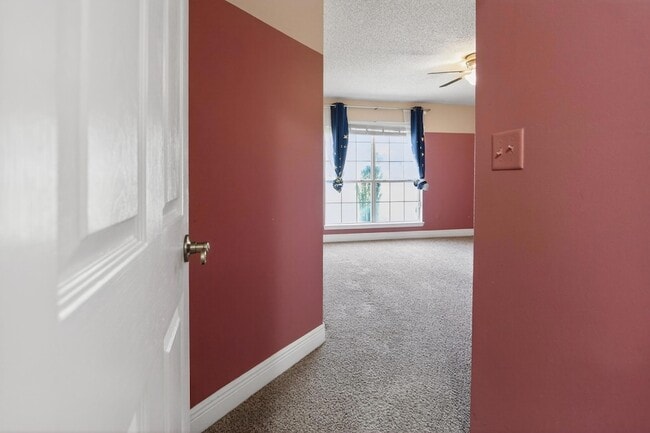 Building Photo - 1249 Northview Dr