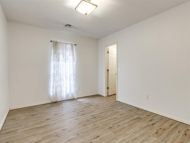 Building Photo - 1717 Foxfire Rd
