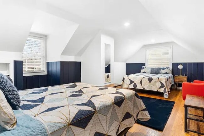 Building Photo - Stunning 3BR 3BA Fully Furnished Home w/ Granite Kitchen + Patio & Fenced Yard in Prairie Village