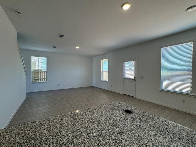Building Photo - 10909 Fly Catcher Dr