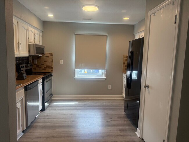 Building Photo - Lynbrook Landing