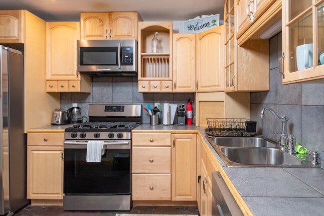 Building Photo - 152 Central Ave