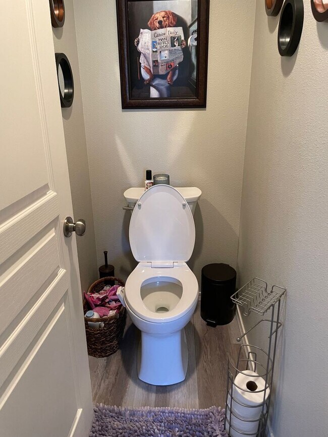 Building Photo - Pet Friendly Home in Desirable Neighborhood!