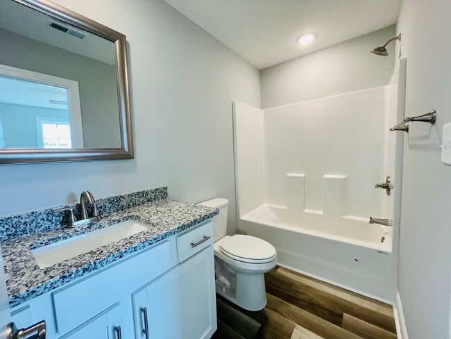 Building Photo - Adorable 2bd/2.5ba cottage in downtown Aynor - Ready for move in!!