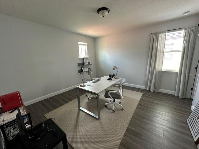 Building Photo - 8370 Lookout Pointe Dr