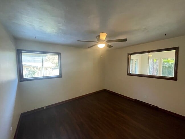 Building Photo - Beautiful 3 bedroom 2 bath home located in Southern Hills Subdivision