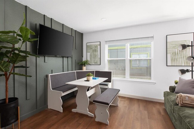 Building Photo - 1201 Southport Dr