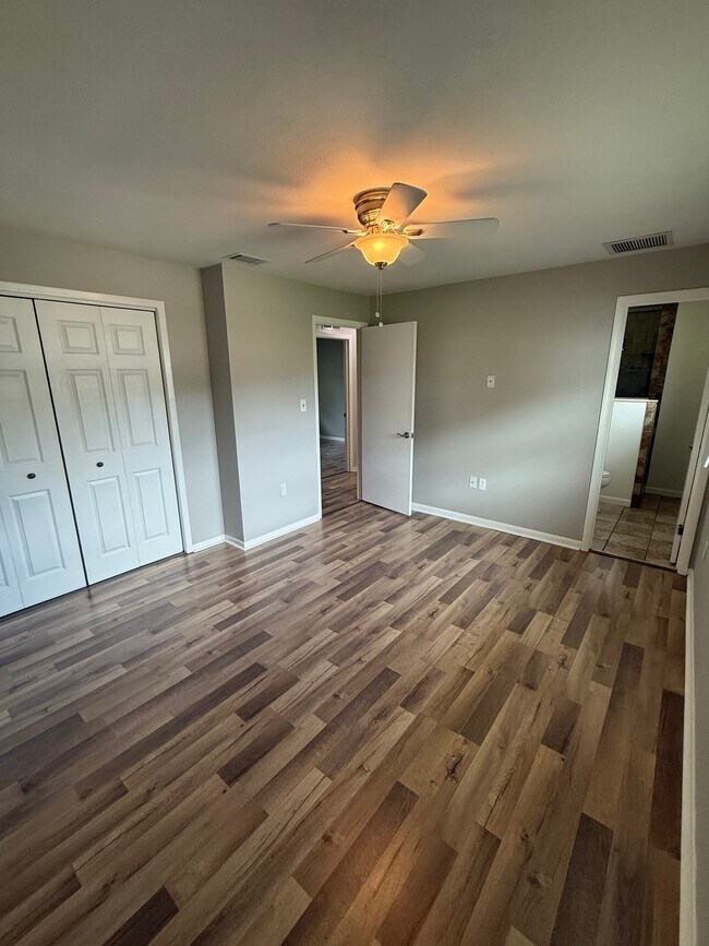 Building Photo - 620 Travis Cir