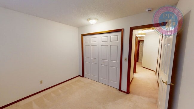 Building Photo - Hidden Springs in West Linn! Pets Friendly! Room To Roam