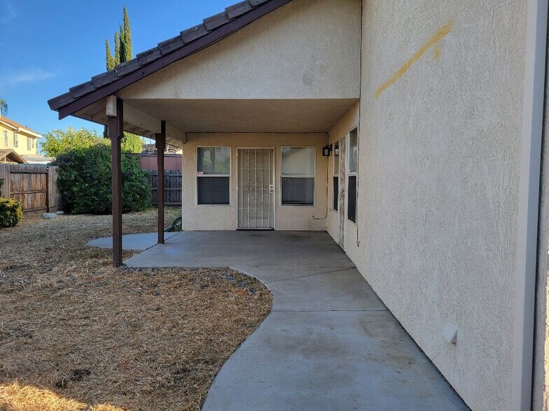 Building Photo - 1812 College Greens Dr