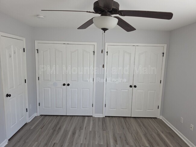 Building Photo - 25 Barnett Shoals Dr