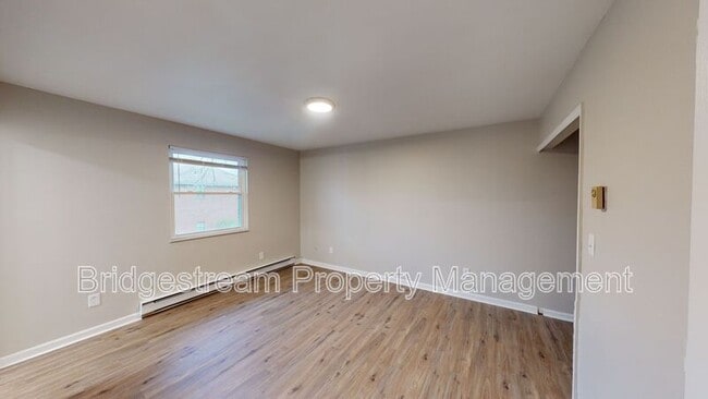 Building Photo - 441 N Broadway St