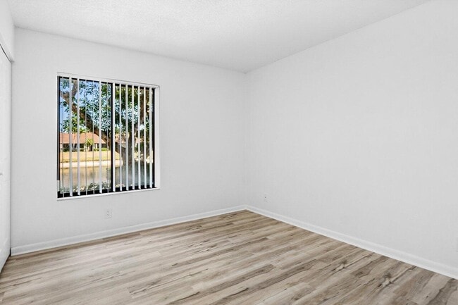 Building Photo - 723 Sunny Pine Way