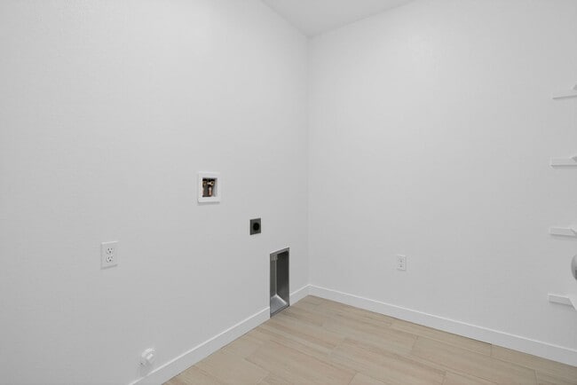 Building Photo - Brand New 4br Home - Waterways at Westlake