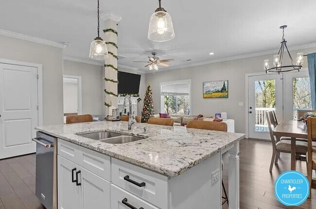 Building Photo - 306 Lamplighter Cir