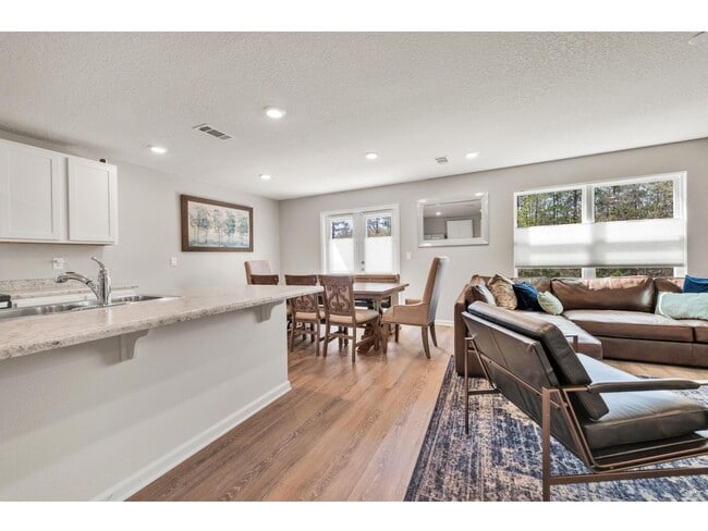 Building Photo - 6726 Sarah Ann Way