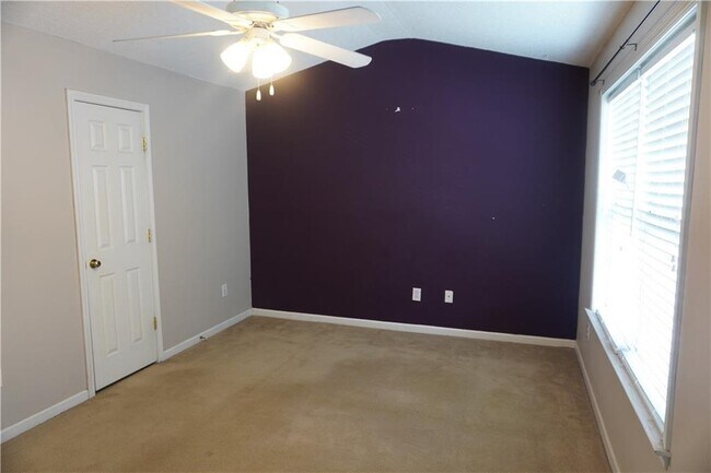 Building Photo - 71 Highoak Dr