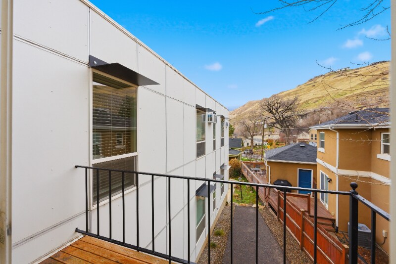 Building Photo - 172 W Clinton Ave