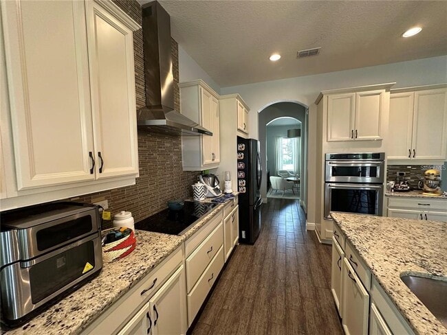 Building Photo - 8370 Lookout Pointe Dr