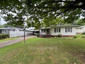 Building Photo - 22 Brownwood Dr