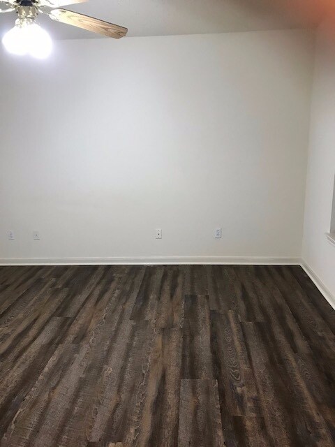 Building Photo - 3/2 in Midway ISD