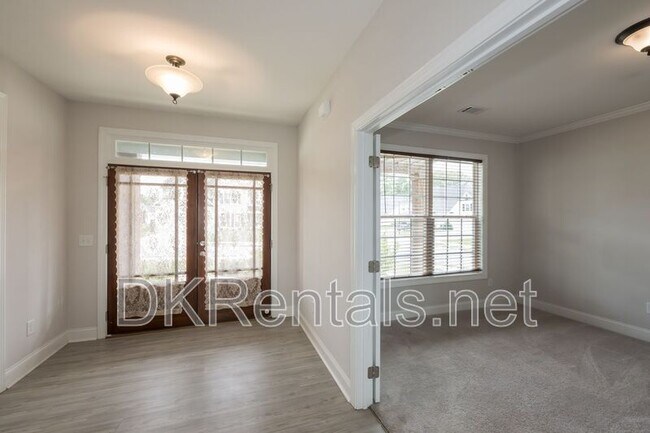 Building Photo - 508 Blackberry Ln
