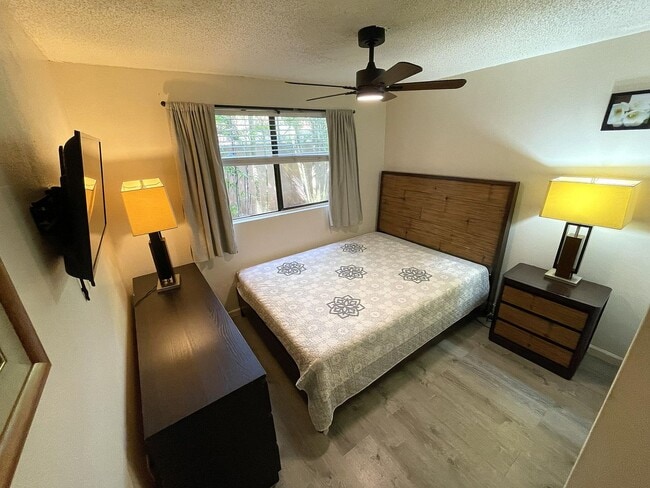 Building Photo - Kihei Shores - Furnished 2 Bed/2Bath Condo - Pool and Hot Tub - 2 Parking Spaces