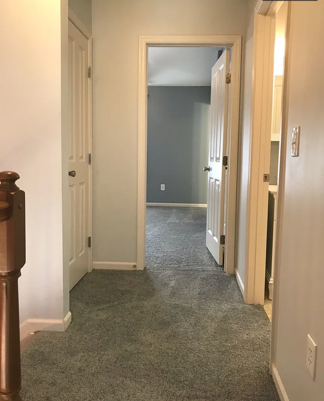 Building Photo - Beautiful end condo in great Powell location!!