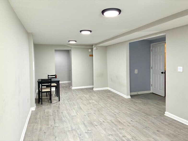 Living/Dining - 5112 Hollywood Rd