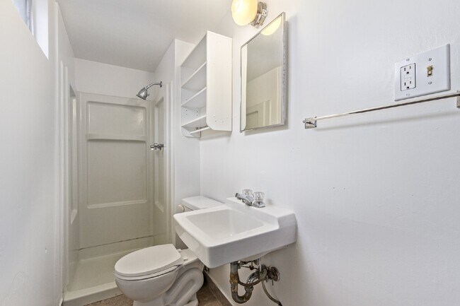 Building Photo - Great two bed two bath bungalow for rent i...