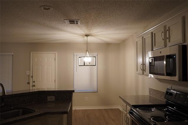 Building Photo - 9965 George Washington Dr