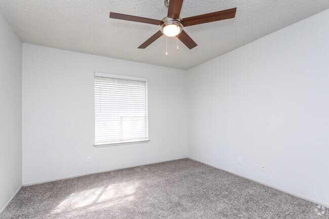 2BR, 2BA - 998SF Bedroom - Chestnut Park