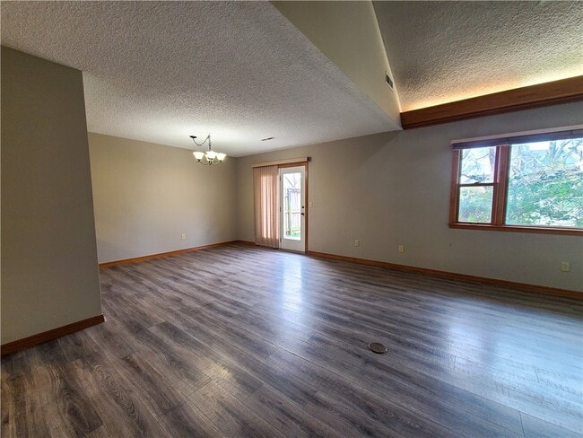 Building Photo - 1020 W Cypress St